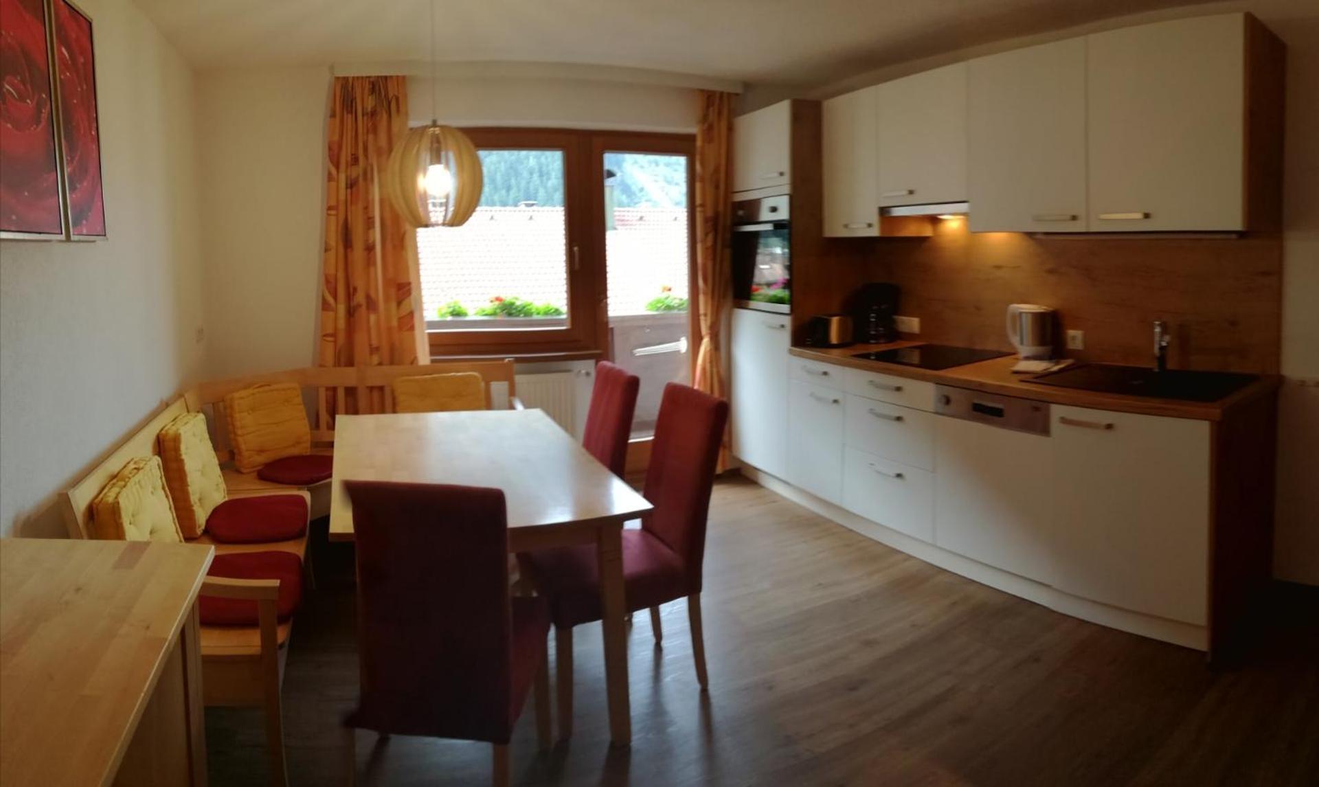 Gastehaus Vier Jahreszeiten Apartment *